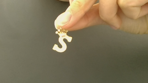 Dijes Fancy letras con corona 10k Zirconia Weight 2,12g