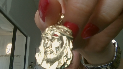 Dijes Santo cristo plain 10k Weight 2.9g
