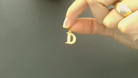 Dijes Fancy letras with zirconia 10k Zirconia Weight 0.88g