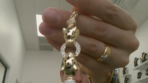 Manillas de mujer set Fancy byzantine con leopardos 10k Zirconia Size size 7.5in Weight 11.6g