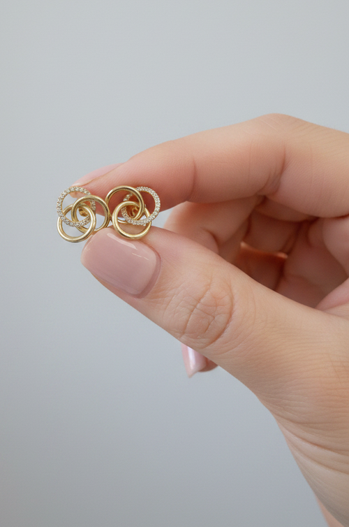 Pendientes círculos entrelazados con zirconia